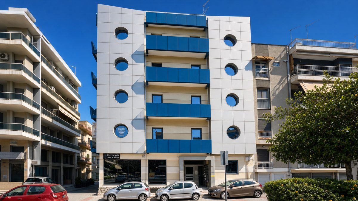 Η εξωτερική όψη του κτιρίου στην οδό Τραπεζουντίου 15